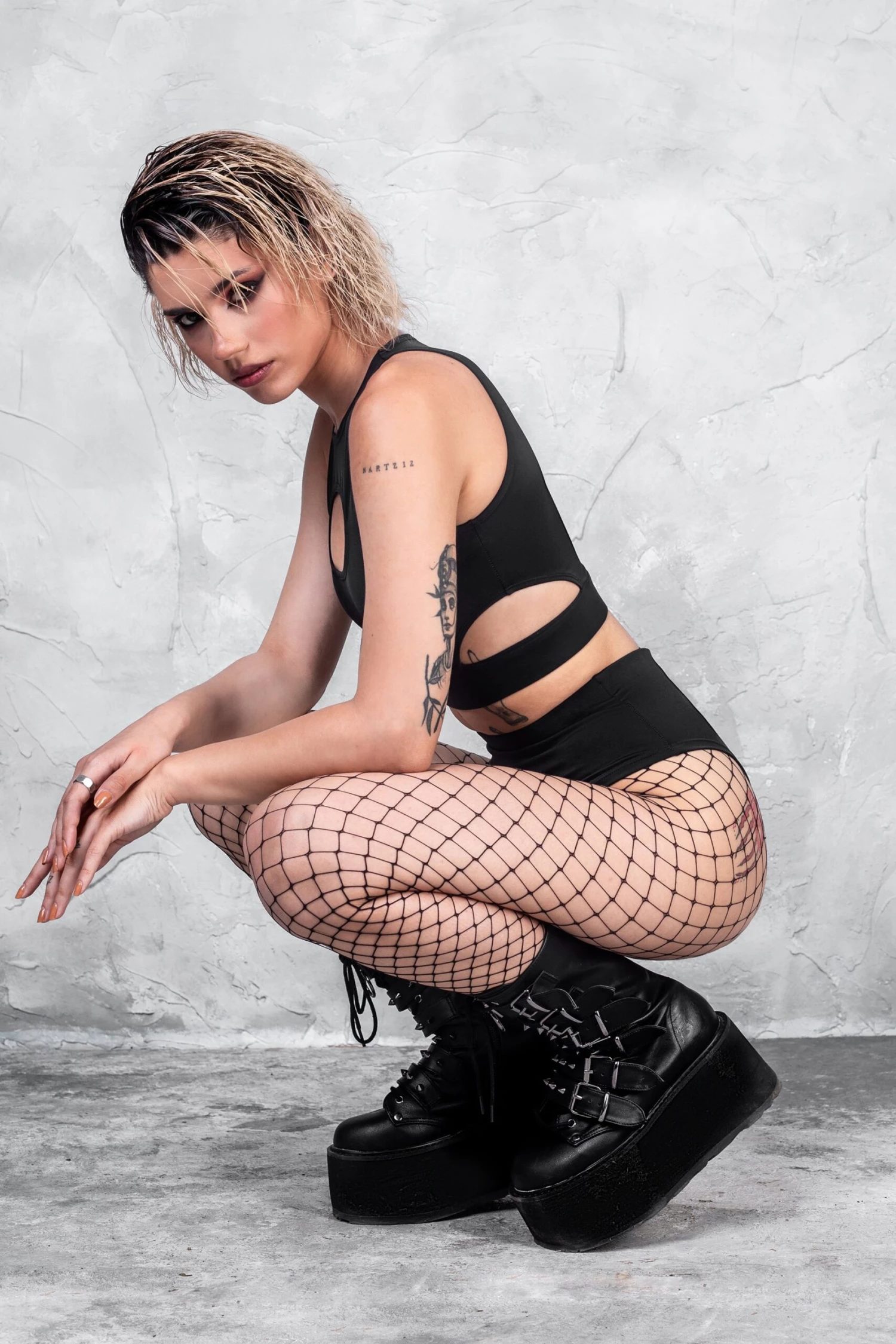 Back To Black Keyhole Cutout Crop Top 4 Back To Black Keyhole Cutout Crop Top - Image 4